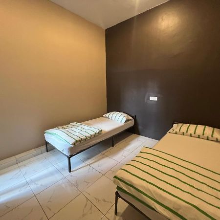 TheAtbas Homestay 17 in Seri Iskandar Perak 3 Bedroom Bota Luaran gambar